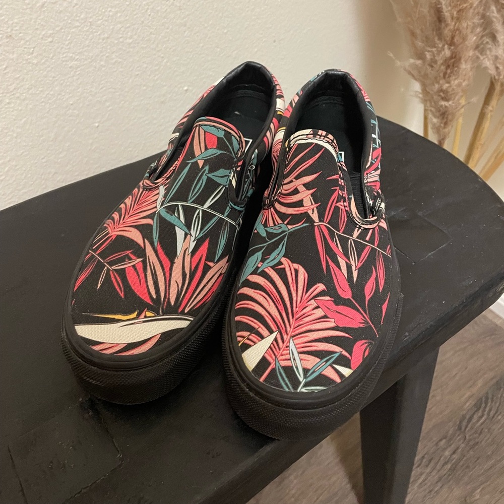 Vans Women's Sneakers - Black with Pink and Green Floral